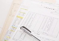 4. 法的資料や関係資料を確認します